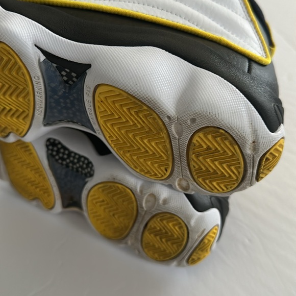 NIKE - AIR JORDAN || Pro Strong GS Tour Kids Sneakers. Sz. 5Y - Picture 11 of 17